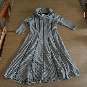 Robbie Bee small black and gray women’s dress